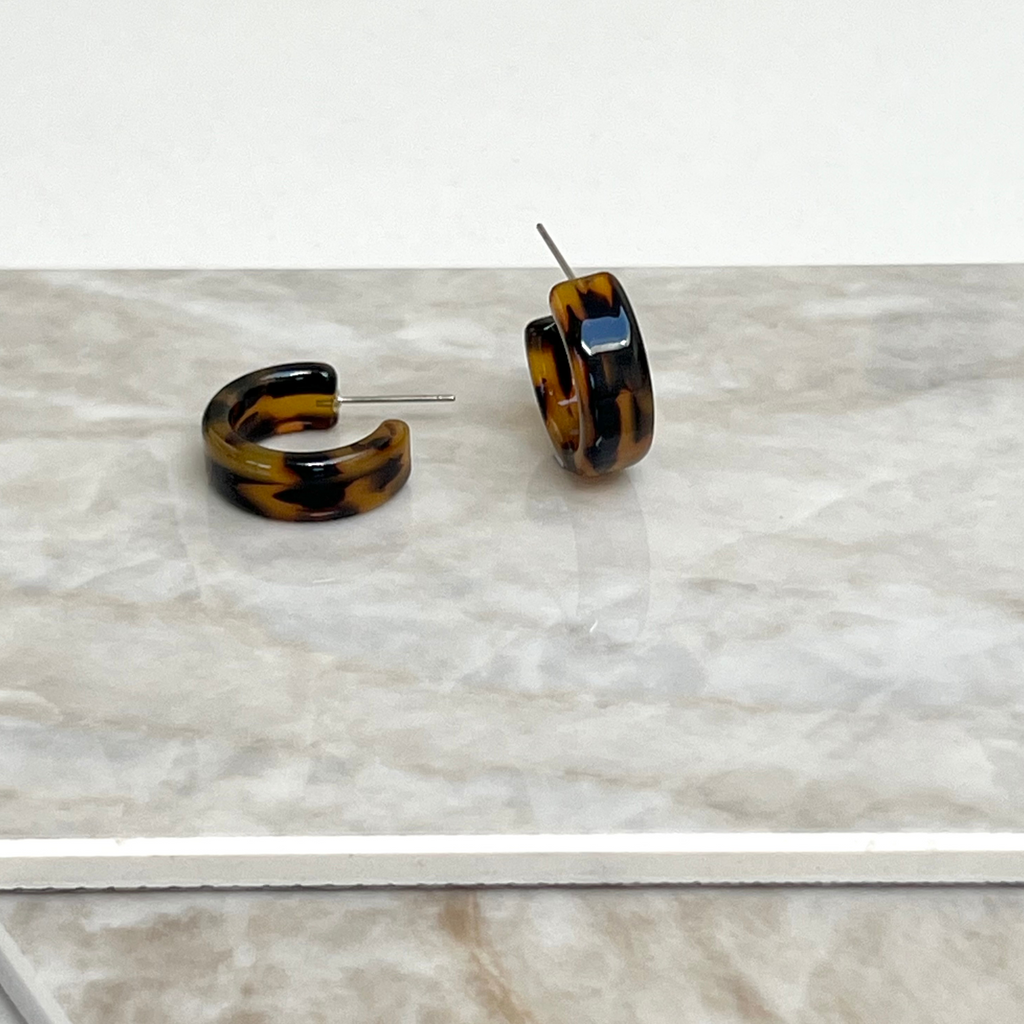 brown tortoiseshell hoop earrings